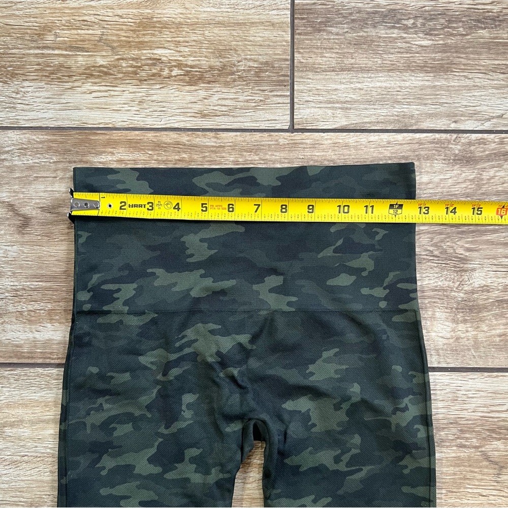 SPANX Look At Me Now Seamless Leggings Size Large Camo Green - Picture 10 of 15